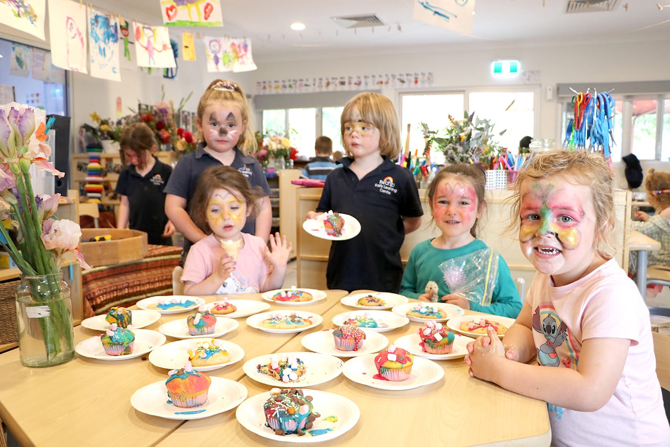 Faith Walder, Arti Samuels, Rudy Nottle, Scotty Allan, Felicity Coffey with their decorated cakes and cookies. 