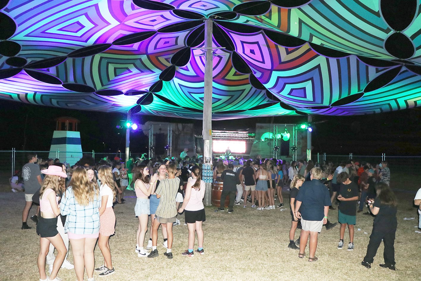 “Below Zero” Builds Warm Friendships