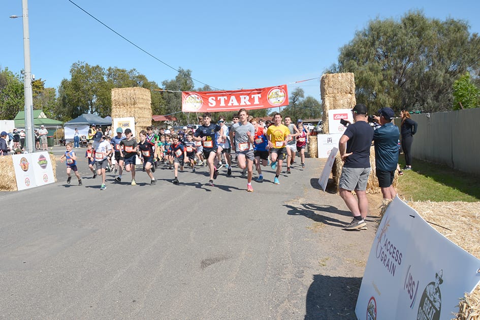The beginning of the boys’ Mountain Dash.