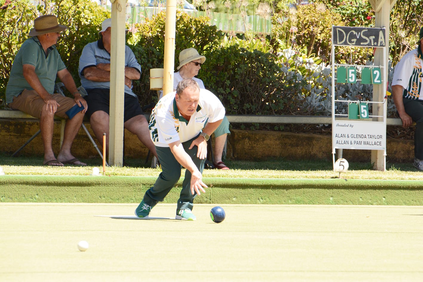 Donald Golf Bowlers Into the Grand Final