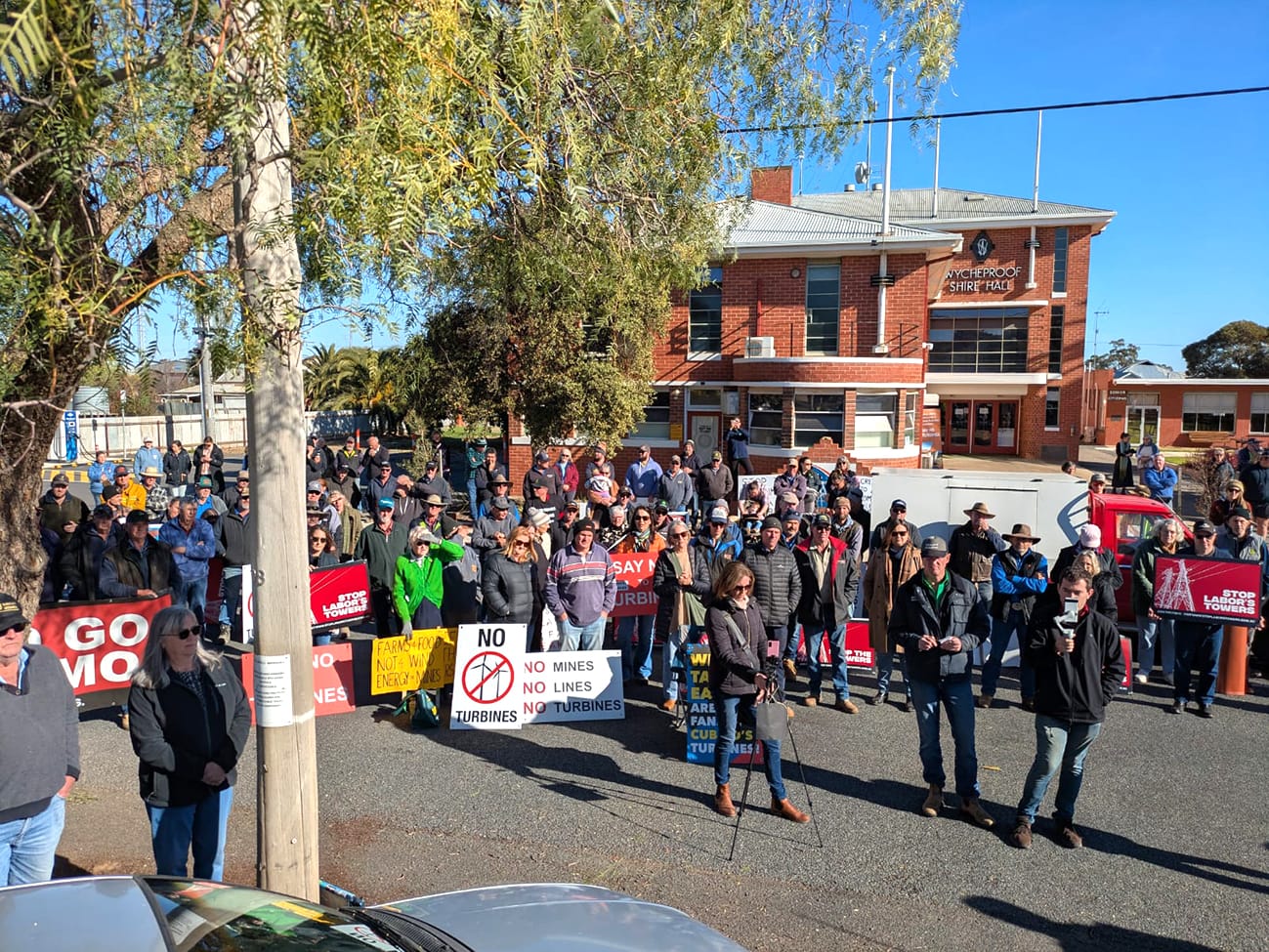 “No Show” From Transmission Company: Farmers Rally at Wycheproof