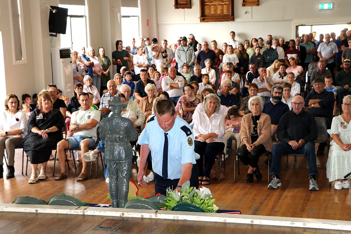 Mark Darby laying wreath for SES.