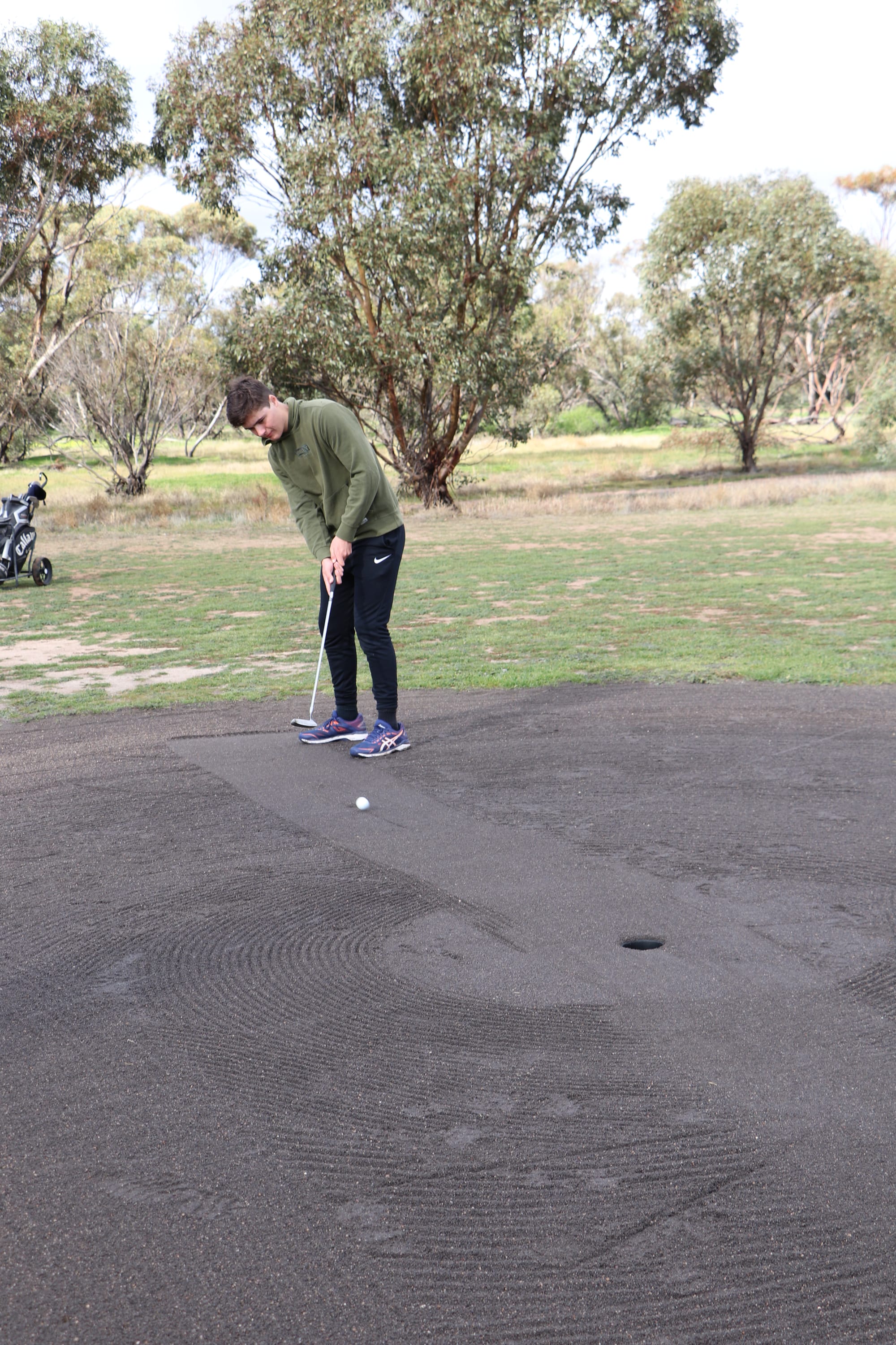 Patrick Sheahan putting.