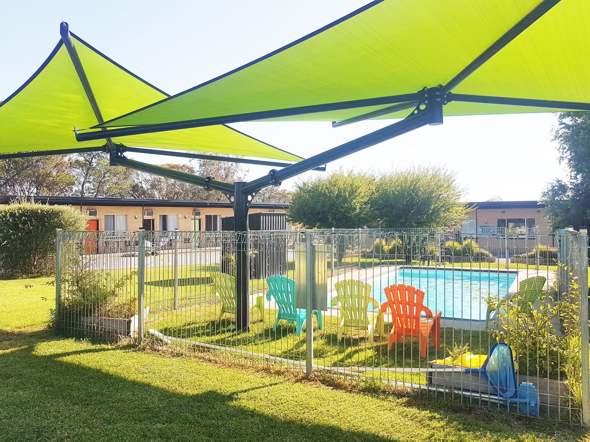 Sea Lake Motel’s shaded pool area with rooms in the background, many thanks to Helen and her team for their hospitality.
