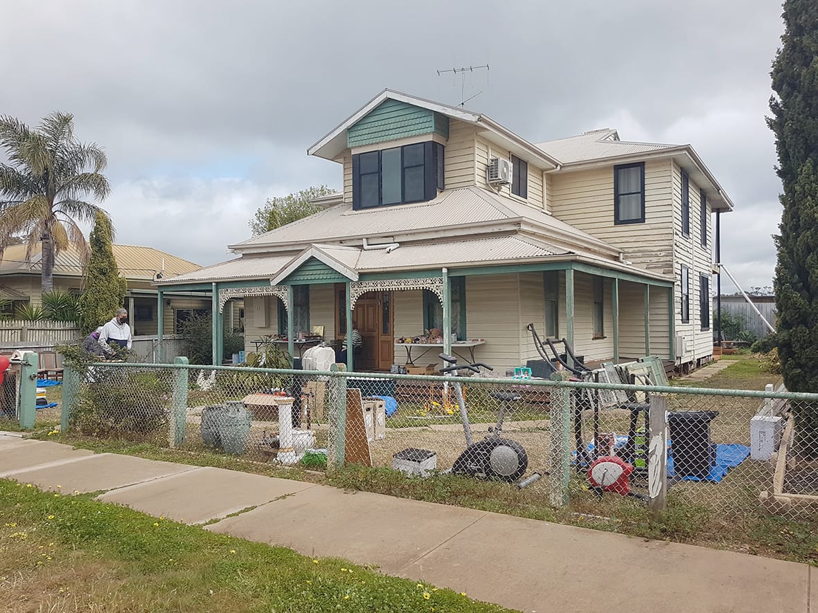 This garage sale located on Hammill Street was very well attended and as well as a mixture of household items, there was a range of building materials on offer left over from recent renovations.