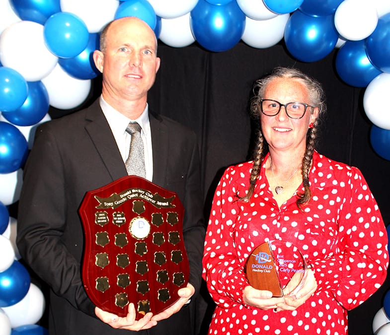 Donald Hockey Presents Awards