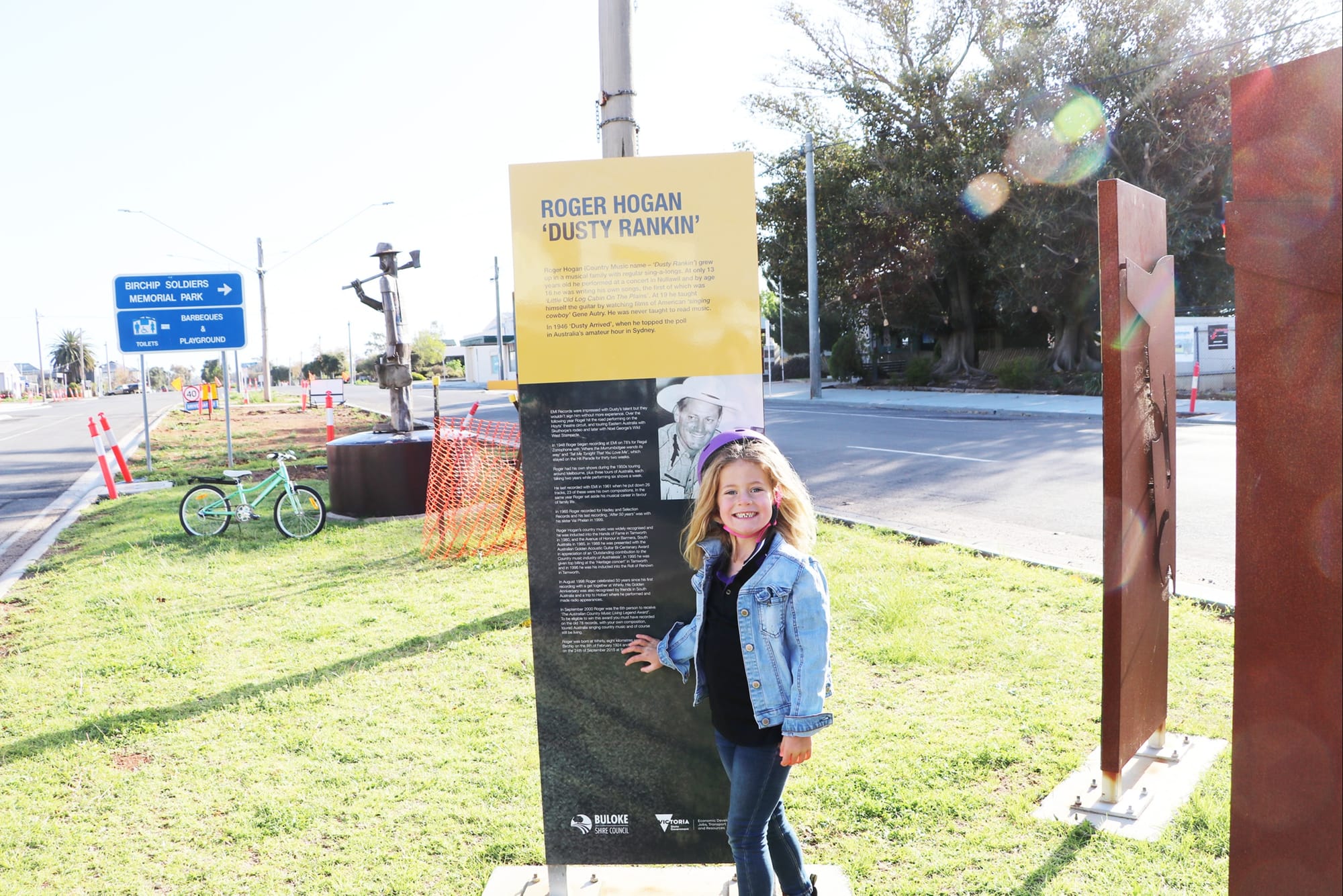 Hunt Unveils Town Treasures