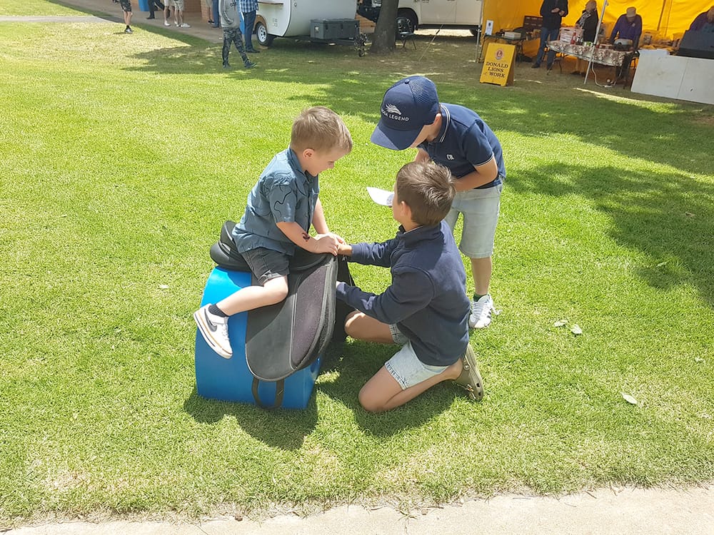 Races – and Fashions – Brave the Weather post image