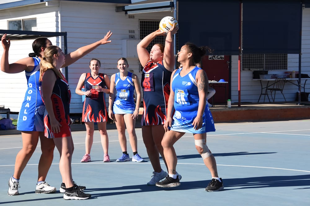 Donald Netballers Visit Wycheproof post image