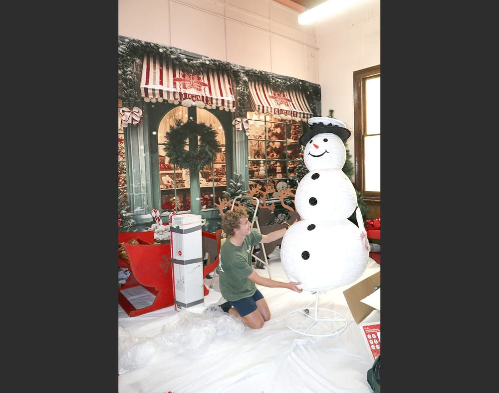 Traders Promote Christmas Spirit post image