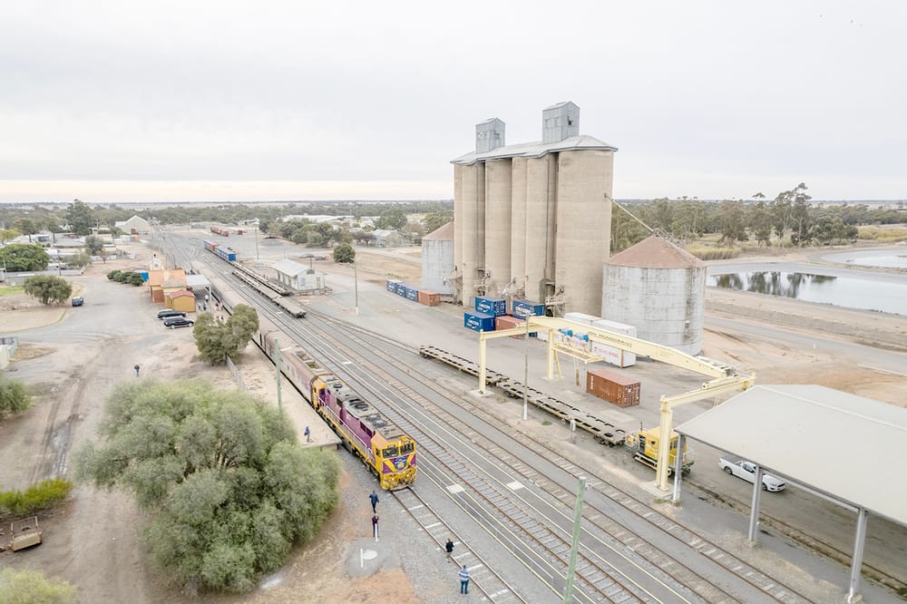 Vinelander Pulls in at Donald – Passengers Back on Mildura Line post image
