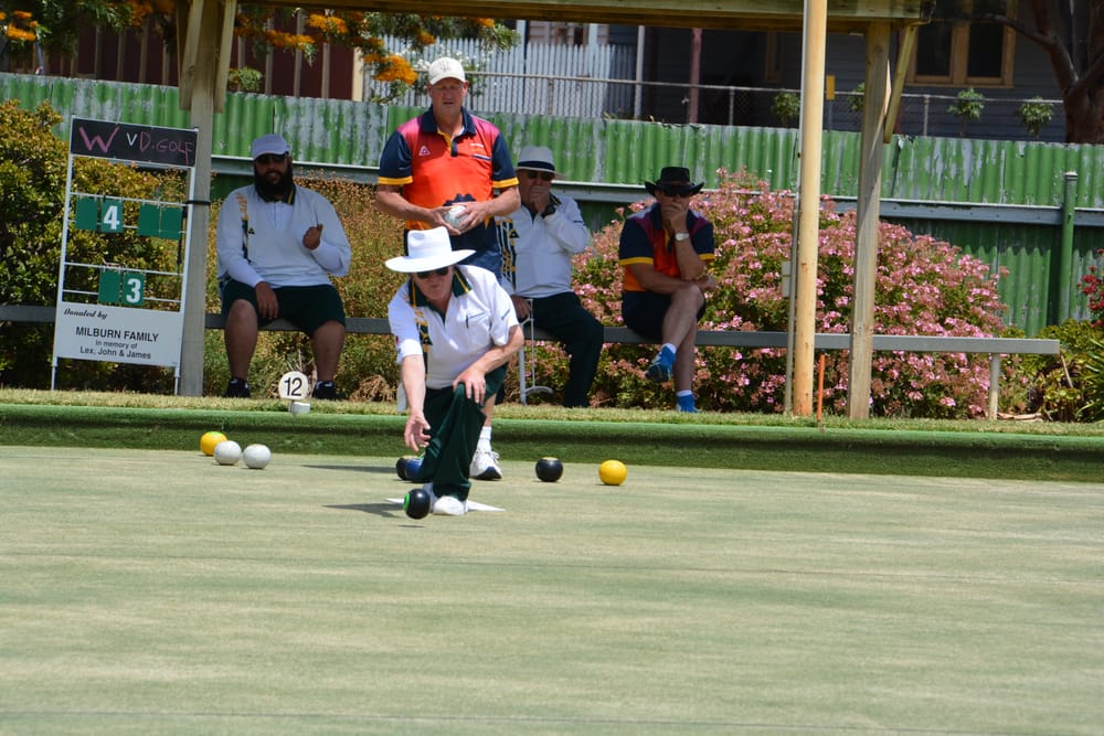 Donald Golf Bowlers Visit Wycheproof post image